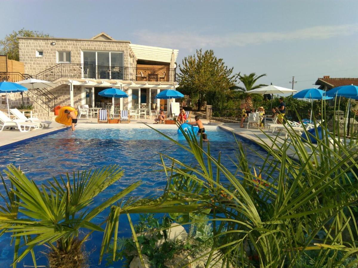 Lustica Apartments Buitenkant foto