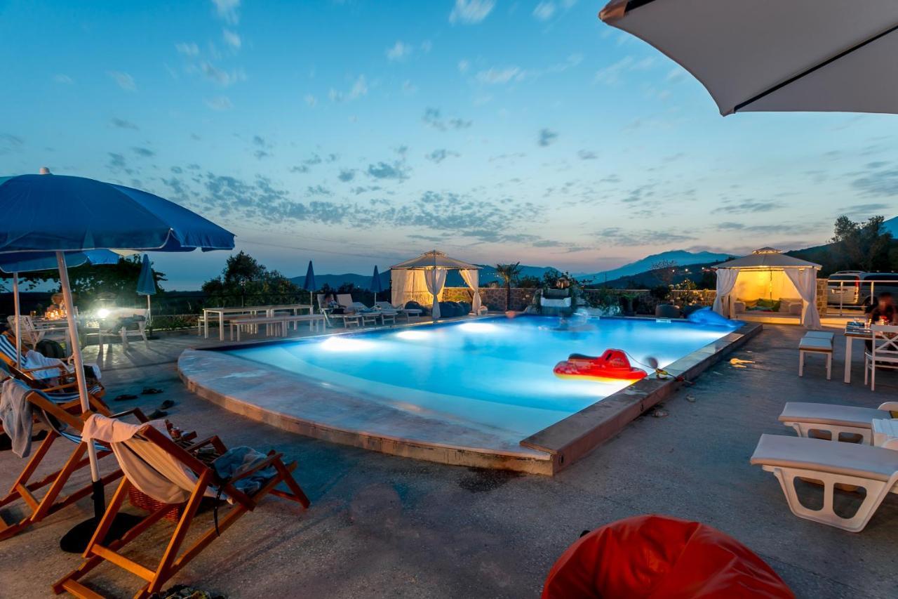 Lustica Apartments Buitenkant foto