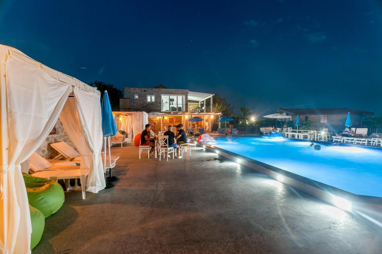Lustica Apartments Buitenkant foto