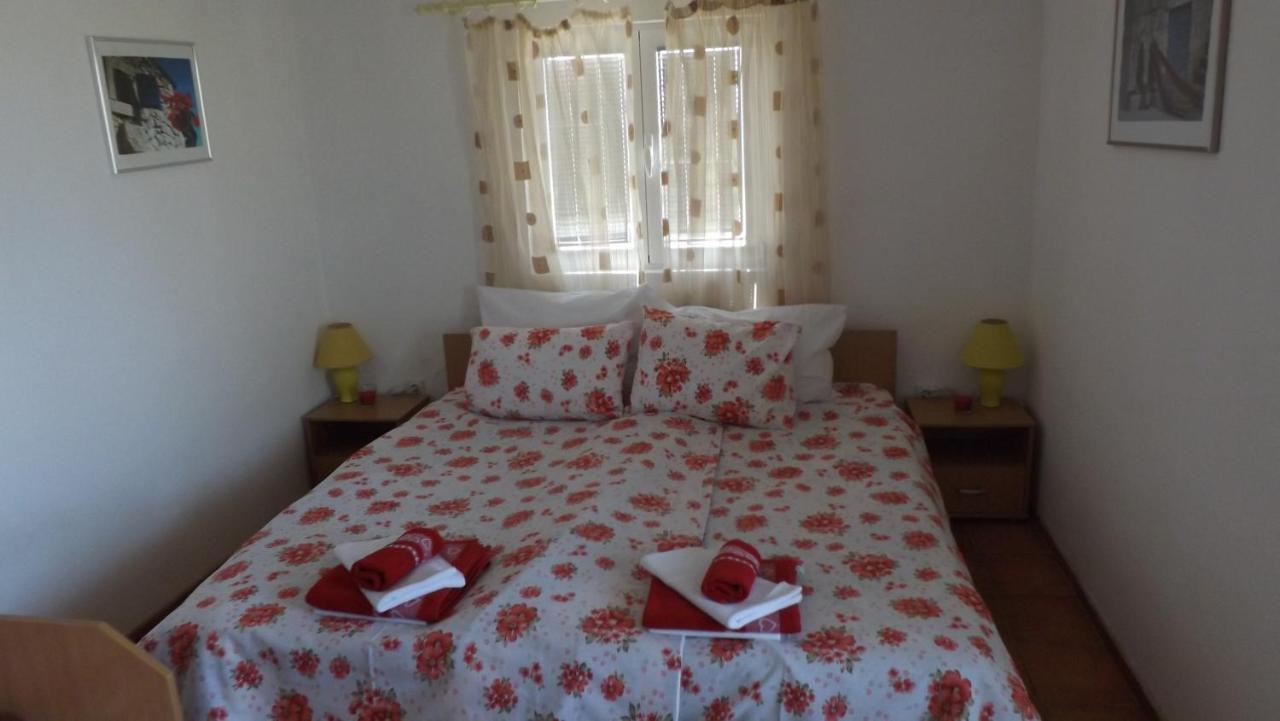 Lustica Apartments Buitenkant foto