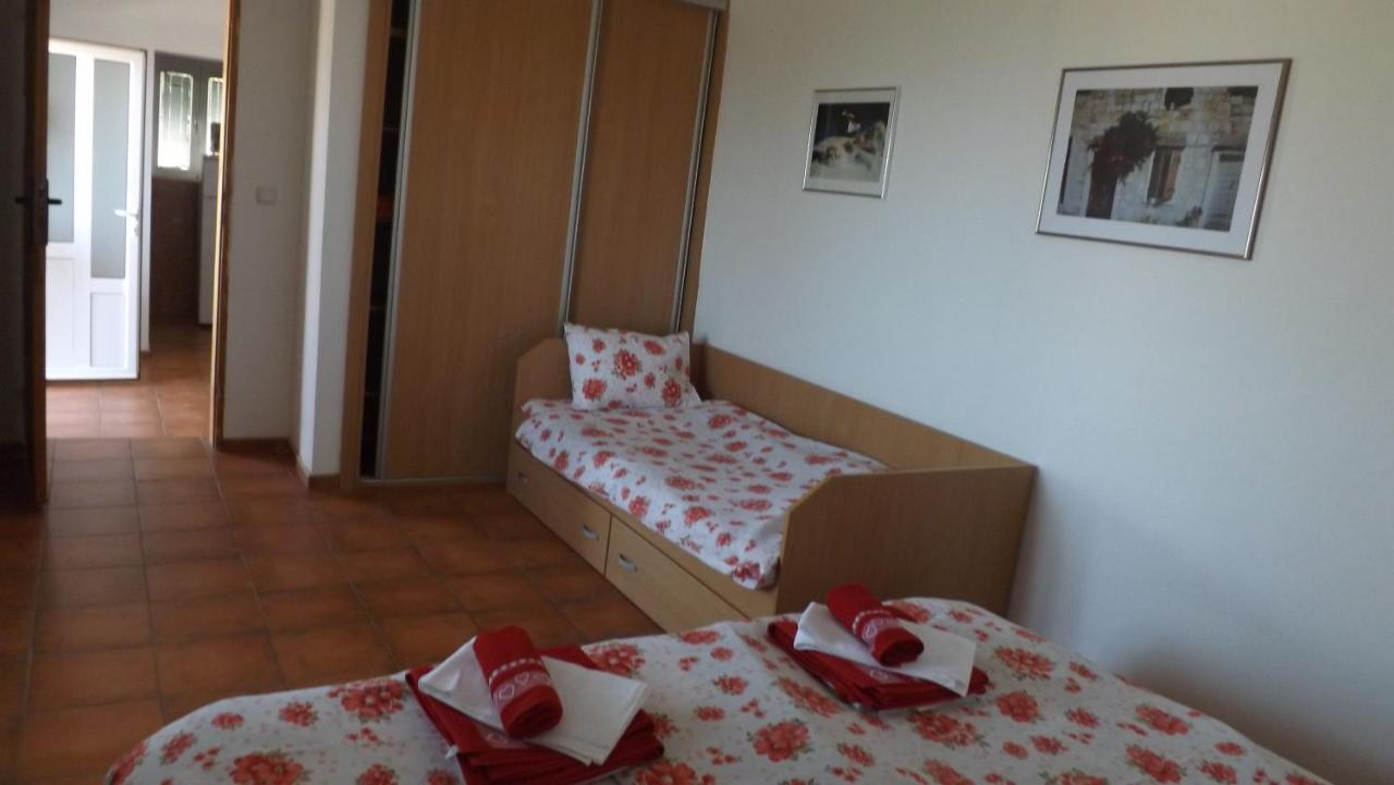 Lustica Apartments Buitenkant foto