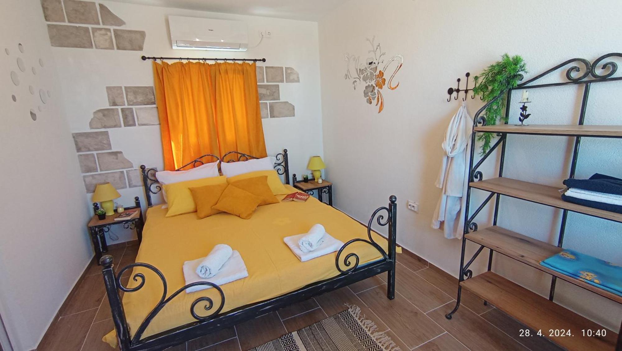 Lustica Apartments Buitenkant foto